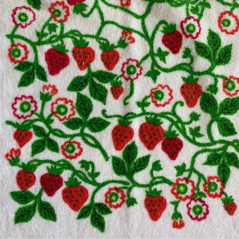 Vintage 70s strawberry vine white and red green hand towel